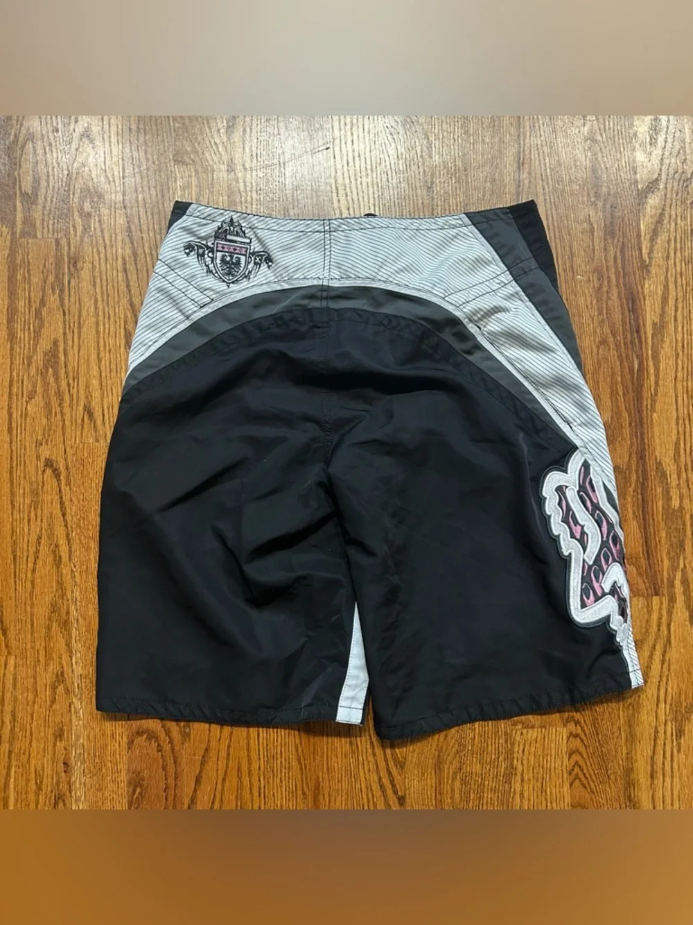 Fox Racing Motocross Men’s Board Shorts Black & White Sz32 Pink Logo 11” Inseam - Picture 7 of 8